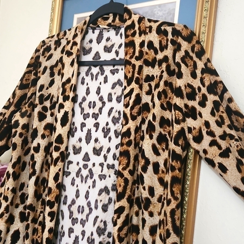 2for$10 Boutique Cheetah Print Cardigan Size Small Career office Casual - Picture 2 of 10